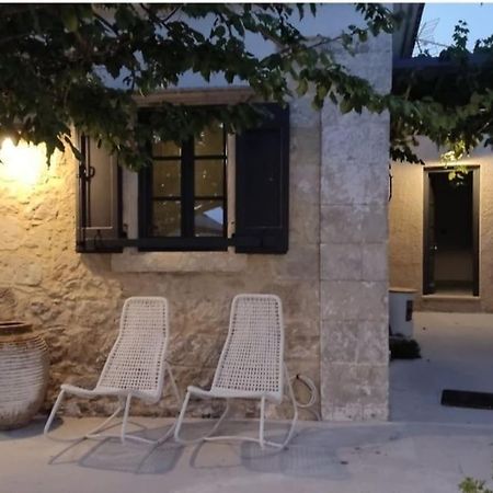 Villa Aiolia Kondoyenadha Bagian luar foto