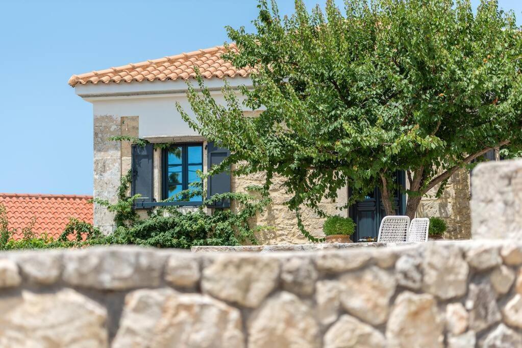 Villa Aiolia Kondoyenadha Bagian luar foto