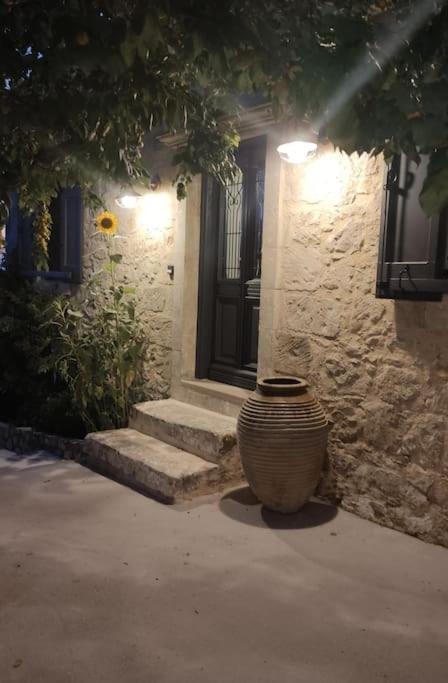 Villa Aiolia Kondoyenadha Bagian luar foto