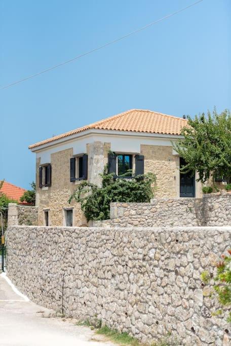 Villa Aiolia Kondoyenadha Bagian luar foto