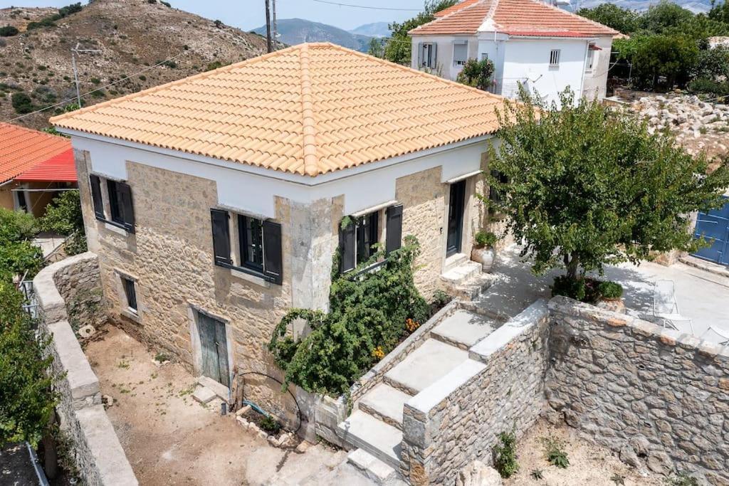 Villa Aiolia Kondoyenadha Bagian luar foto