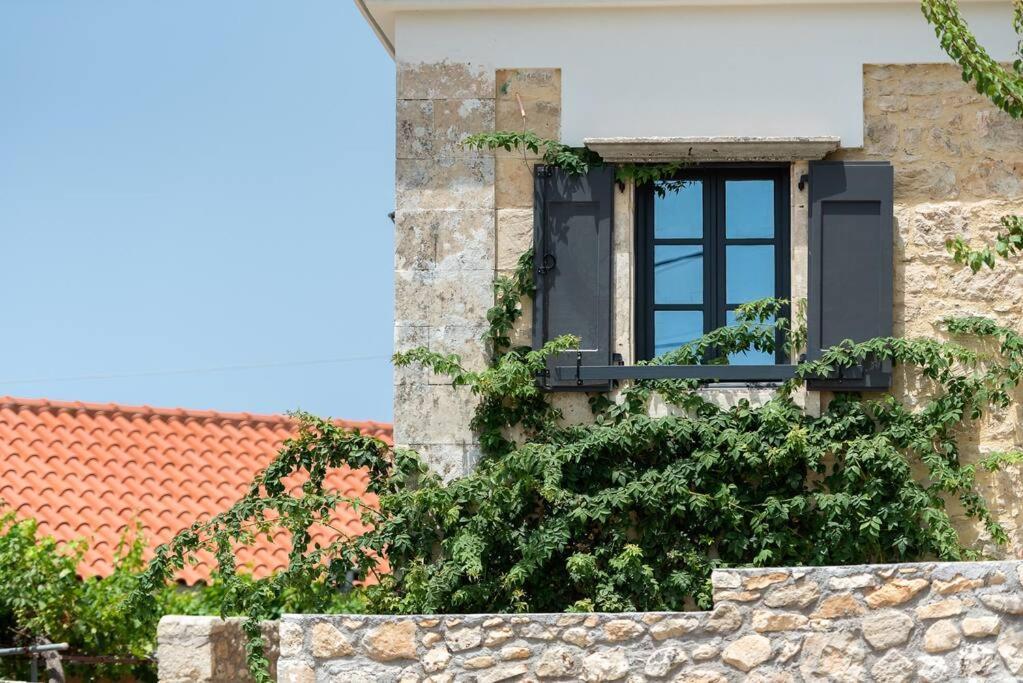 Villa Aiolia Kondoyenadha Bagian luar foto