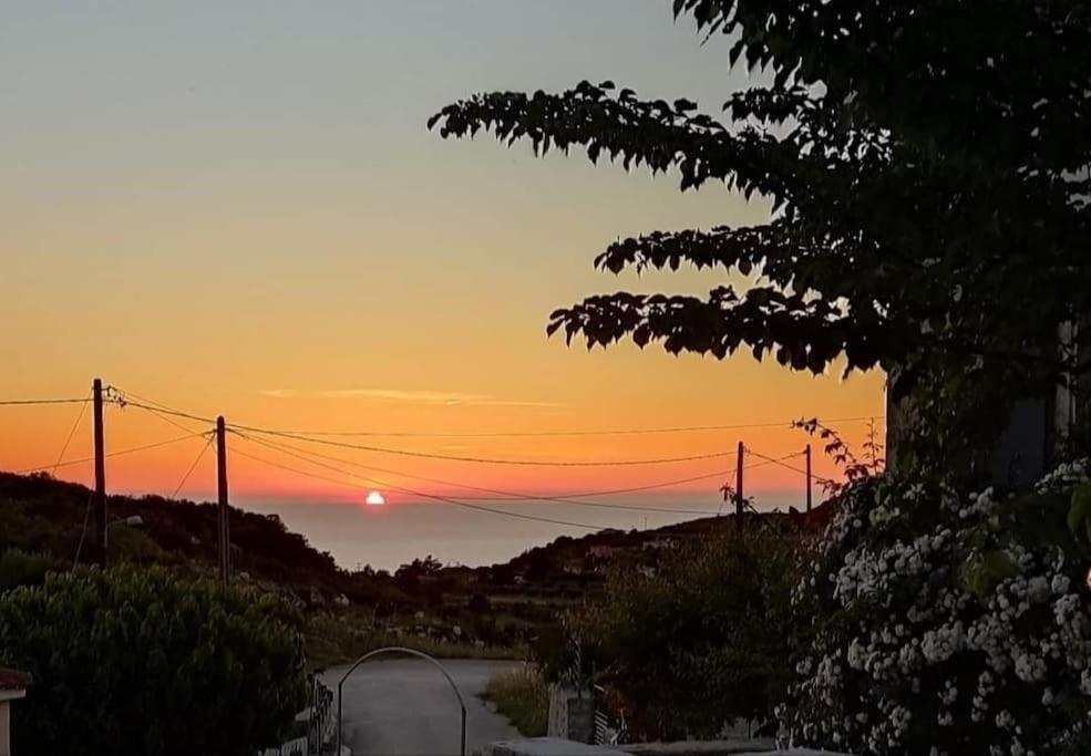 Villa Aiolia Kondoyenadha Bagian luar foto