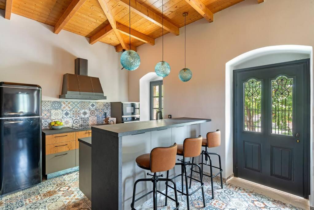 Villa Aiolia Kondoyenadha Bagian luar foto
