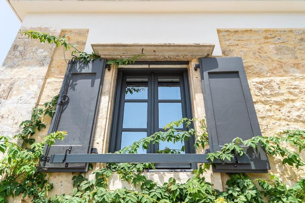 Villa Aiolia Kondoyenadha Bagian luar foto