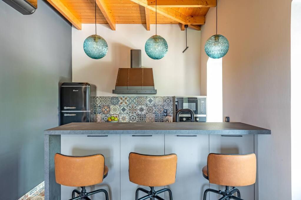 Villa Aiolia Kondoyenadha Bagian luar foto